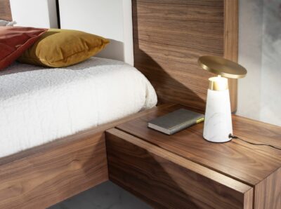 Lampe de bureau en marbre blanc et acier doré – Image 3