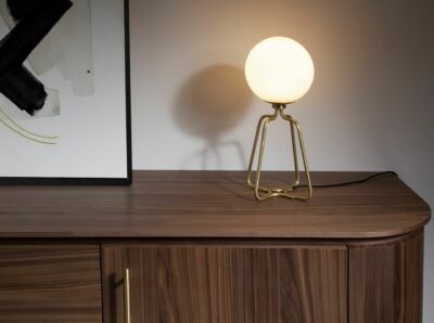 Lampe de bureau acier doré et verre blanc – Image 3